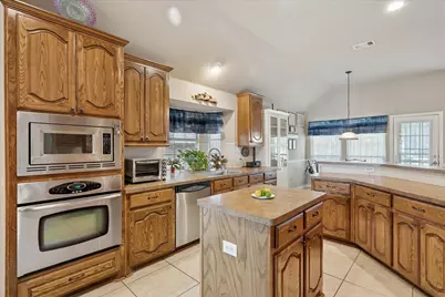 8205 Painted Tree Trail, Fort Worth, TX 76131 - Photo 10