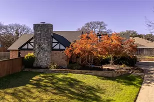 812 April Sound Ct, Fort Worth, TX 76120 - Photo 2