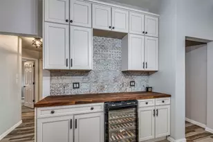 5005 Bradley Ln, Arlington, TX 76017 - Photo 8