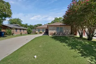 829 Lexington Dr, Lancaster, TX 75134 - Photo 4