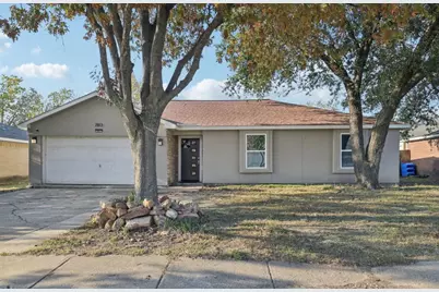 7813 Creek Wood Drive, Rowlett, TX 75089 - Photo 2