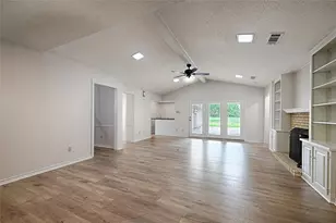 24 Mullaney St, Greenville, TX 75402 - Photo 4