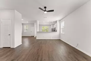 5672 Shore Point Trl, Fort Worth, TX 76119 - Photo 8