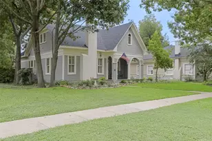 311 E Marvin Ave, Waxahachie, TX 75165 - Photo 1