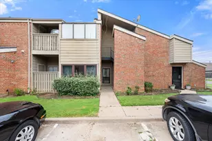 2105 Count Fleet Dr, Arlington, TX 76011 - Photo 1