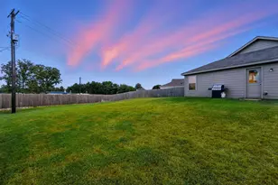 1404 Beach Dr, Azle, TX 76020 - Photo 4