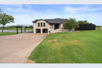 2402 Country Club Road, Ennis, TX 75119 - Photo 2
