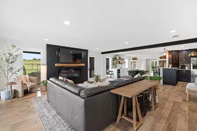 2402 Country Club Road, Ennis, TX 75119 - Photo 10