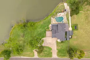 2402 Country Club Rd, Ennis, TX 75119 - Photo 30