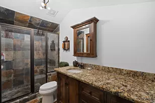 2402 Country Club Rd, Ennis, TX 75119 - Photo 20