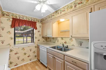 724 E Main Street, Pilot Point, TX 76258 - Photo 12