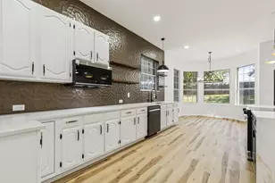 915 Inverness Cir, Highland Village, TX 75077 - Photo 8