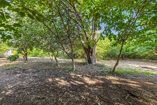 2405 Meadow Ln, Grand Prairie, TX 75050 - Photo 32