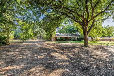 2405 Meadow Lane, Grand Prairie, TX 75050 - Photo 26