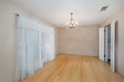 2405 Meadow Lane, Grand Prairie, TX 75050 - Photo 10