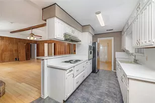 2405 Meadow Ln, Grand Prairie, TX 75050 - Photo 12