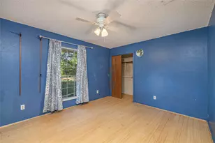 2405 Meadow Ln, Grand Prairie, TX 75050 - Photo 22