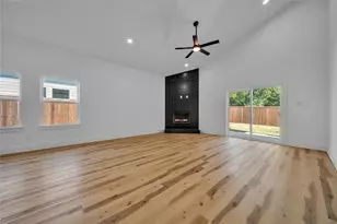 1304 Hemphill St, Greenville, TX 75401 - Photo 6