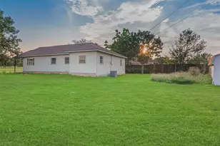 306 N Front St, Savoy, TX 75479 - Photo 26