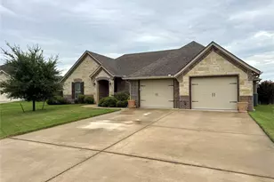 3108 Windcrest Ct, Granbury, TX 76049 - Photo 2