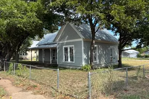 811 W 8th St, Cisco, TX 76437 - Photo 2