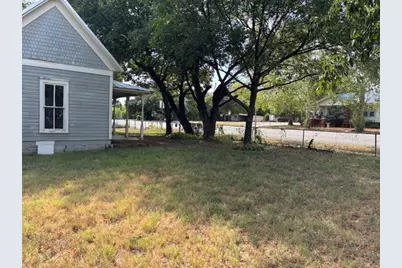 811 W 8th Street, Cisco, TX 76437 - Photo 8