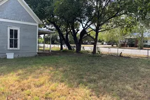811 W 8th St, Cisco, TX 76437 - Photo 8