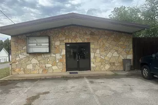 900 N Houston St, Granbury, TX 76048 - Photo 1