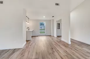 1609 Country Ln, Arlington, TX 76018 - Photo 6