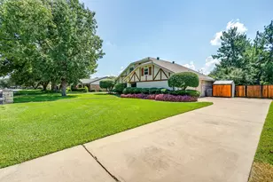 1327 Hemphill Dr, Cleburne, TX 76033 - Photo 2