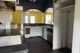 511 W 7th St, Cisco, TX 76437 - Photo 8