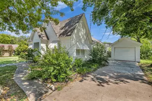 1002 W 3rd St, Clifton, TX 76634 - Photo 2