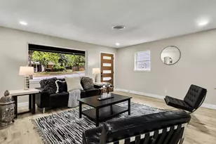 6005 St Johns Ln, Fort Worth, TX 76114 - Photo 2