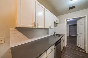 1106 High Point Dr, Arlington, TX 76015 - Photo 6