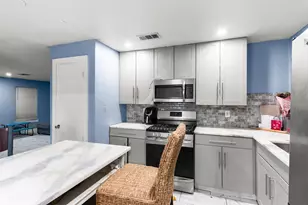 230 W Jerden Ln, Dallas, TX 75208 - Photo 20