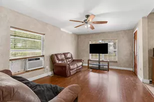 230 W Jerden Ln, Dallas, TX 75208 - Photo 6