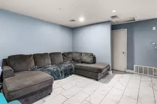 230 W Jerden Ln, Dallas, TX 75208 - Photo 16