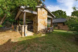 2201 Pebblebrook Ct, Grand Prairie, TX 75050 - Photo 12