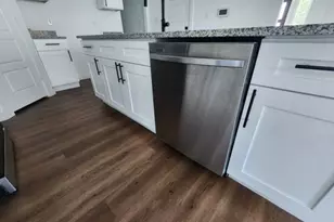 562 Jonelle St, Dallas, TX 75217 - Photo 8