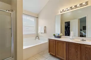 2779 Sunvalley Dr, Grand Prairie, TX 75052 - Photo 16