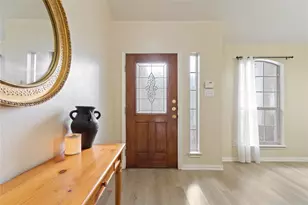 2779 Sunvalley Dr, Grand Prairie, TX 75052 - Photo 4