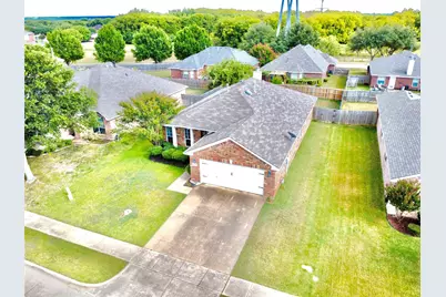 2779 Sunvalley Drive, Grand Prairie, TX 75052 - Photo 2