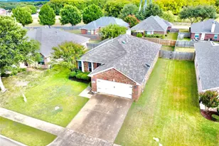 2779 Sunvalley Dr, Grand Prairie, TX 75052 - Photo 2