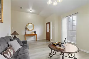 2779 Sunvalley Dr, Grand Prairie, TX 75052 - Photo 6