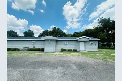 1108 NE Main Street, Ennis, TX 75119 - Photo 1