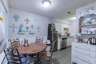 353 N Field St, Burleson, TX 76028 - Photo 6