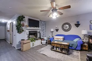 353 N Field St, Burleson, TX 76028 - Photo 4