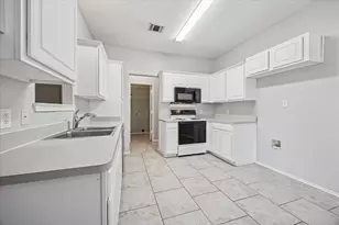 3933 Parkhaven Dr, Denton, TX 76210 - Photo 6