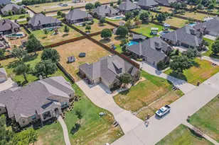 1173 Durango Springs Dr, Fort Worth, TX 76052 - Photo 6