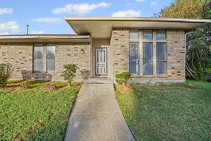 1340 Grand Teton Dr, DeSoto, TX 75115 - Photo 2